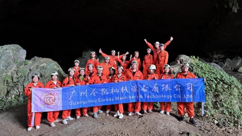 गुफा की गहराई से गूँज: प्रकृति और टीम के सदस्यों के साथ एक पारस्परिक मुठभेड़